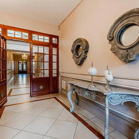 Centre: T2 A 20m De La Avec Parking - Fr-1-433-153